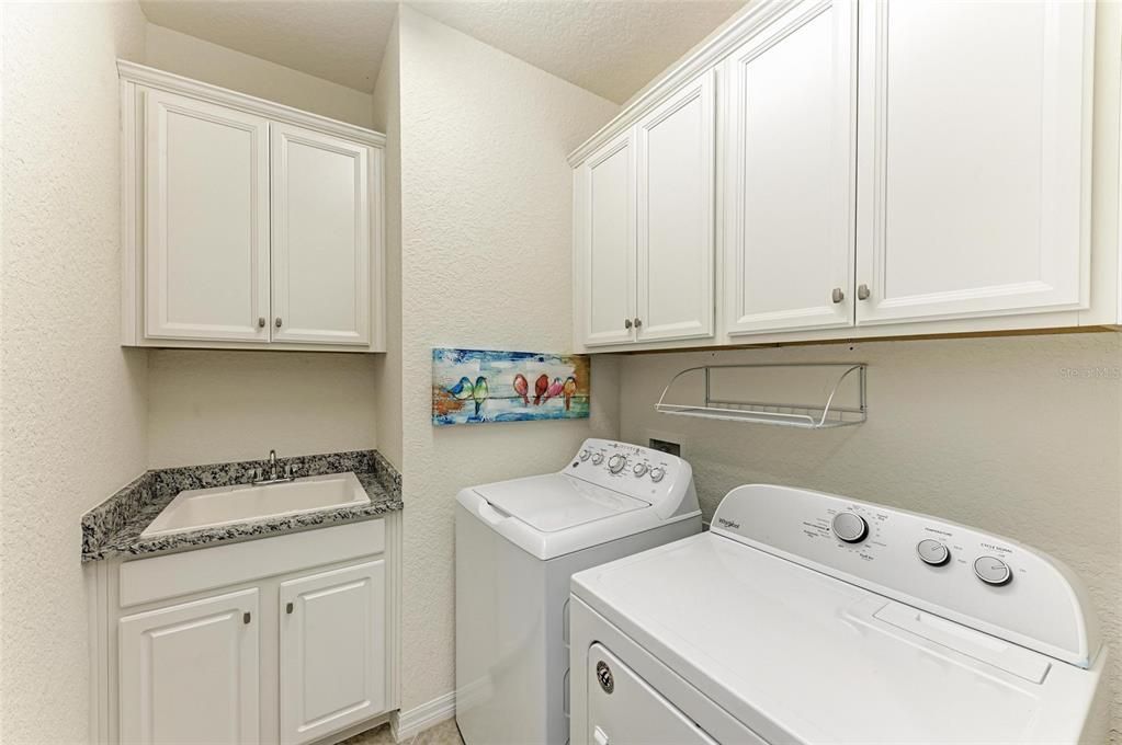 For Sale: $680,000 (3 beds, 3 baths, 2217 Square Feet)