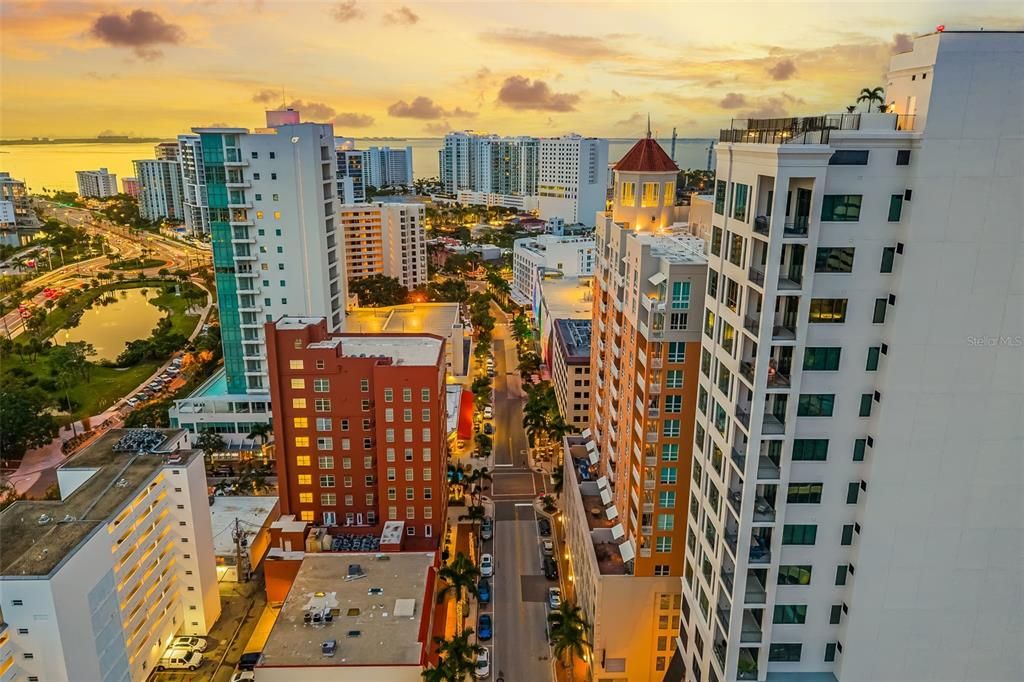 En Venta: $600,000 (4 camas, 3 baños, 2406 Pies cuadrados)