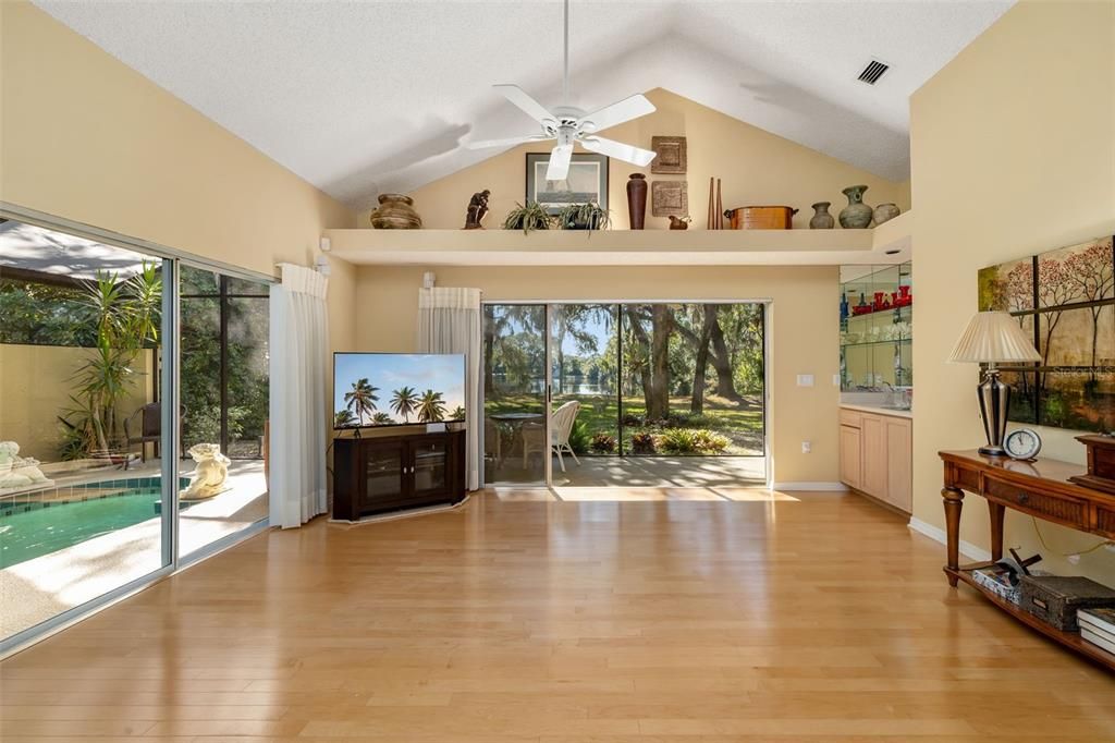 En Venta: $600,000 (4 camas, 3 baños, 2406 Pies cuadrados)