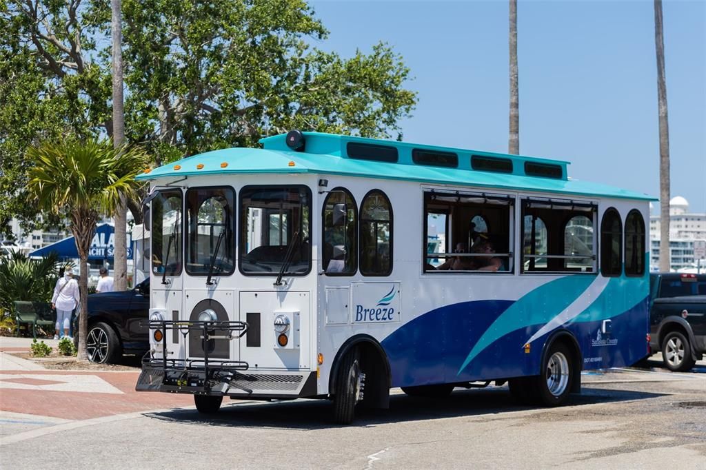 En Venta: $600,000 (4 camas, 3 baños, 2406 Pies cuadrados)