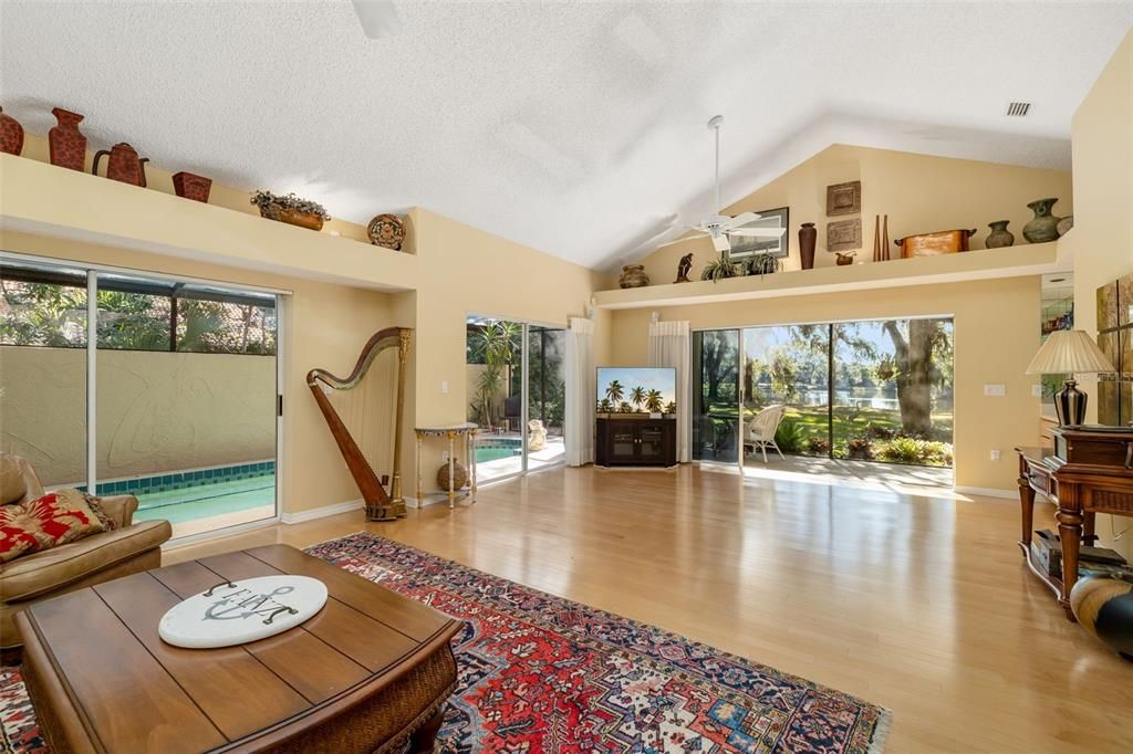 En Venta: $600,000 (4 camas, 3 baños, 2406 Pies cuadrados)