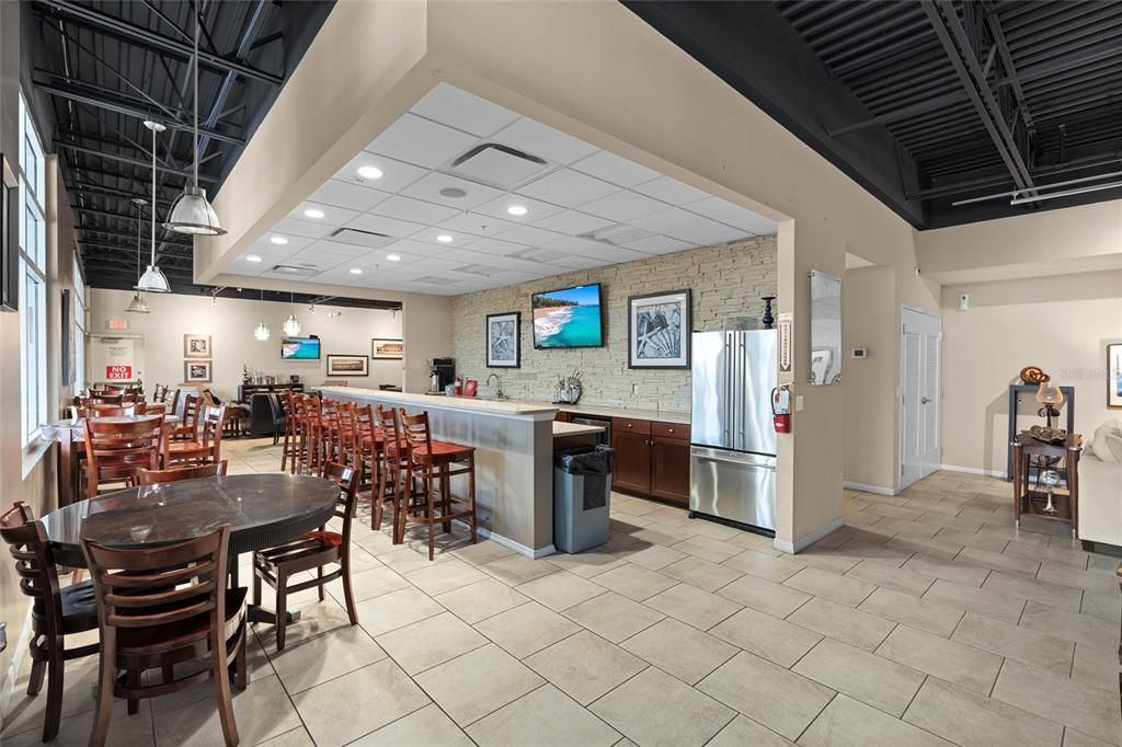 На продажу: $670,000 (3 спален, 2 ванн, 1920 Квадратных фут)