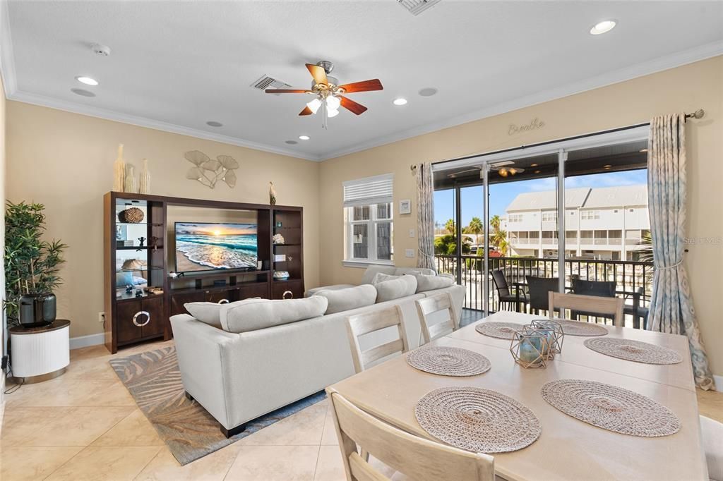 На продажу: $670,000 (3 спален, 2 ванн, 1920 Квадратных фут)