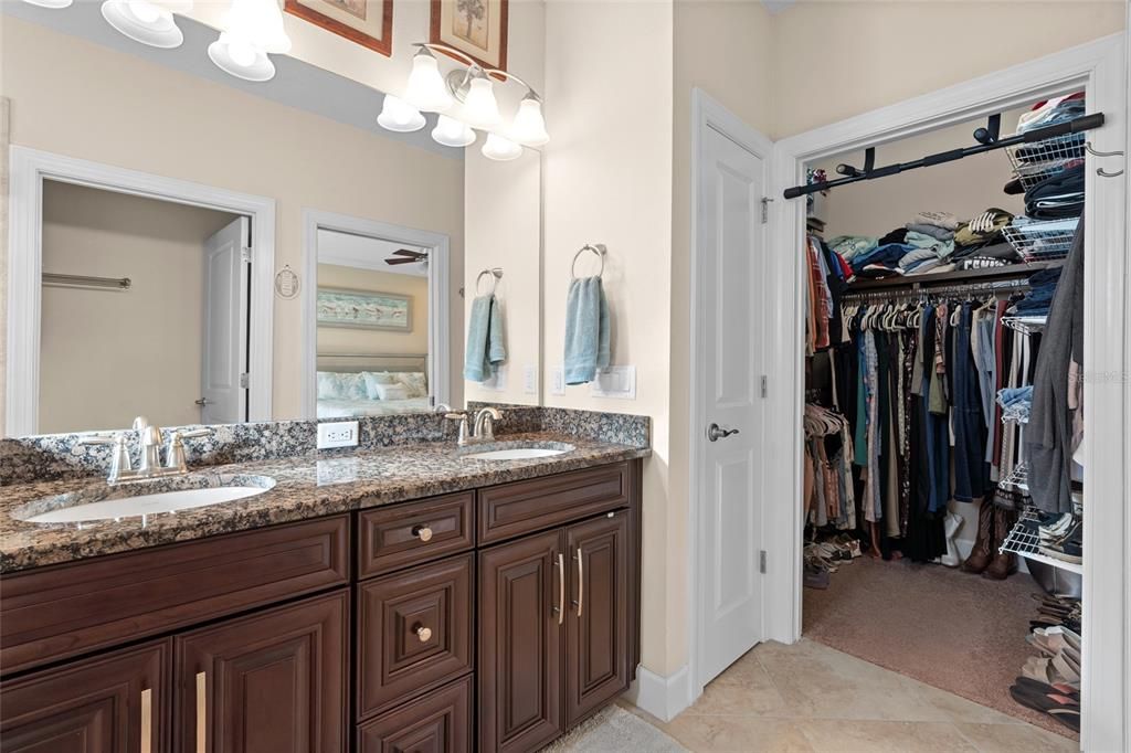 На продажу: $670,000 (3 спален, 2 ванн, 1920 Квадратных фут)