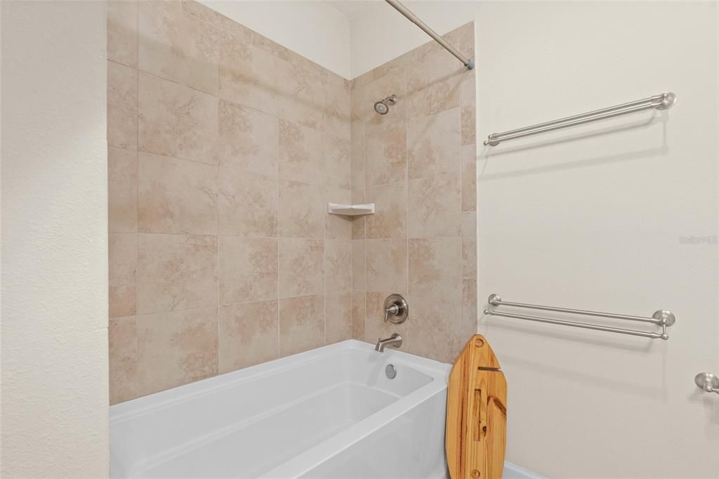 На продажу: $670,000 (3 спален, 2 ванн, 1920 Квадратных фут)