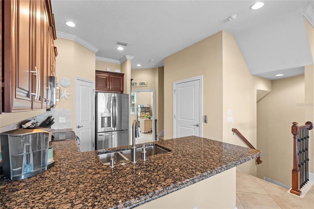 На продажу: $670,000 (3 спален, 2 ванн, 1920 Квадратных фут)