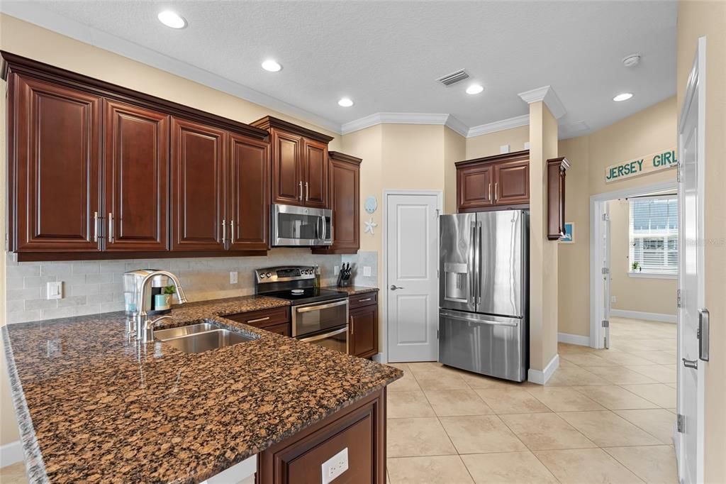 На продажу: $670,000 (3 спален, 2 ванн, 1920 Квадратных фут)