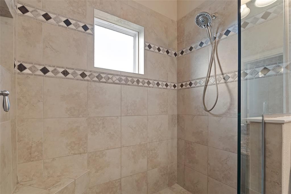 На продажу: $670,000 (3 спален, 2 ванн, 1920 Квадратных фут)