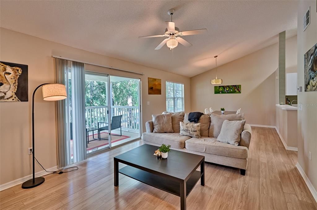 For Sale: $279,900 (2 beds, 2 baths, 1250 Square Feet)