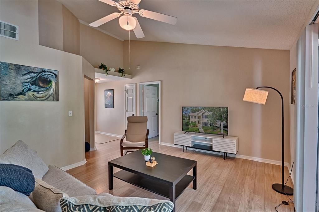 For Sale: $279,900 (2 beds, 2 baths, 1250 Square Feet)