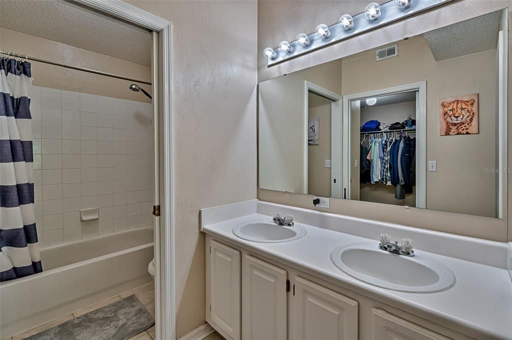 For Sale: $279,900 (2 beds, 2 baths, 1250 Square Feet)