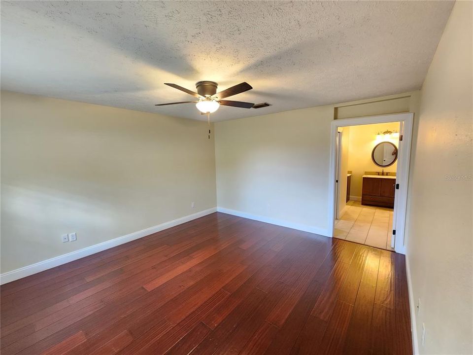 待售: $449,000 (4 贝兹, 2 浴室, 2022 平方英尺)