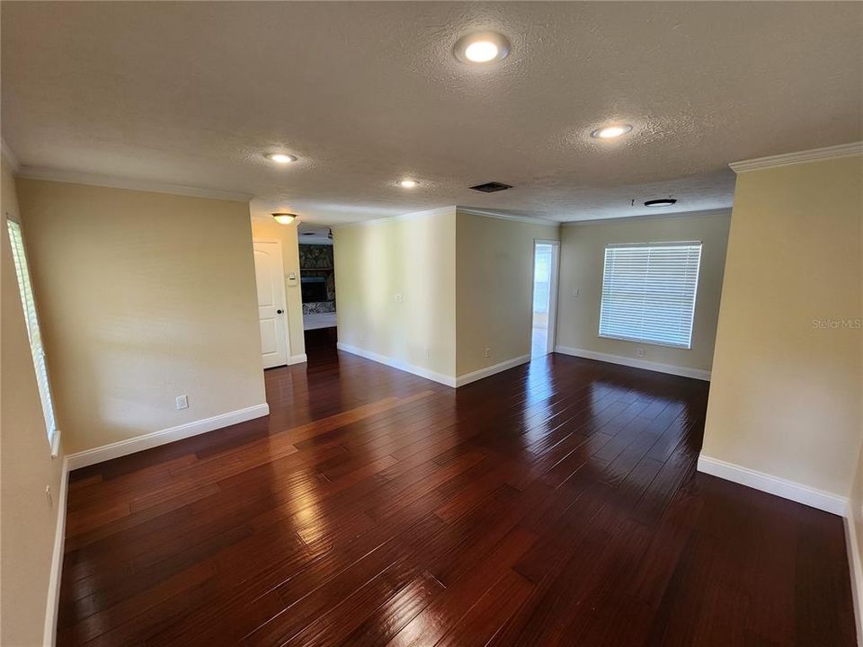 待售: $449,000 (4 贝兹, 2 浴室, 2022 平方英尺)