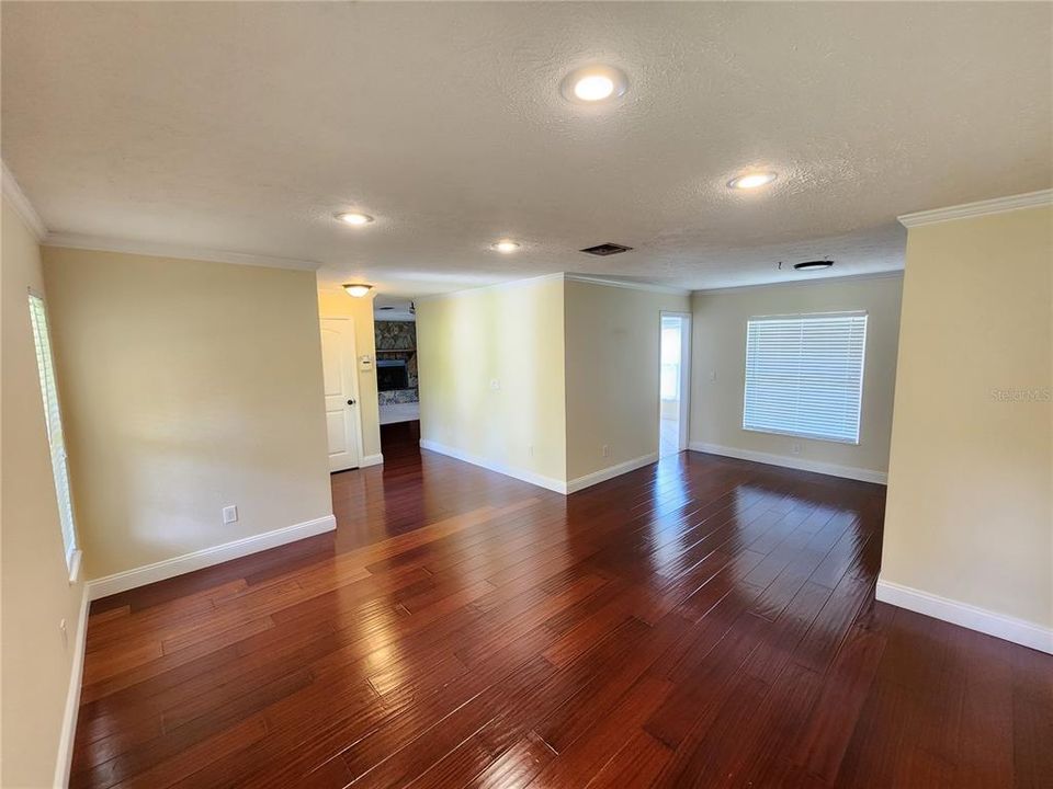 待售: $449,000 (4 贝兹, 2 浴室, 2022 平方英尺)