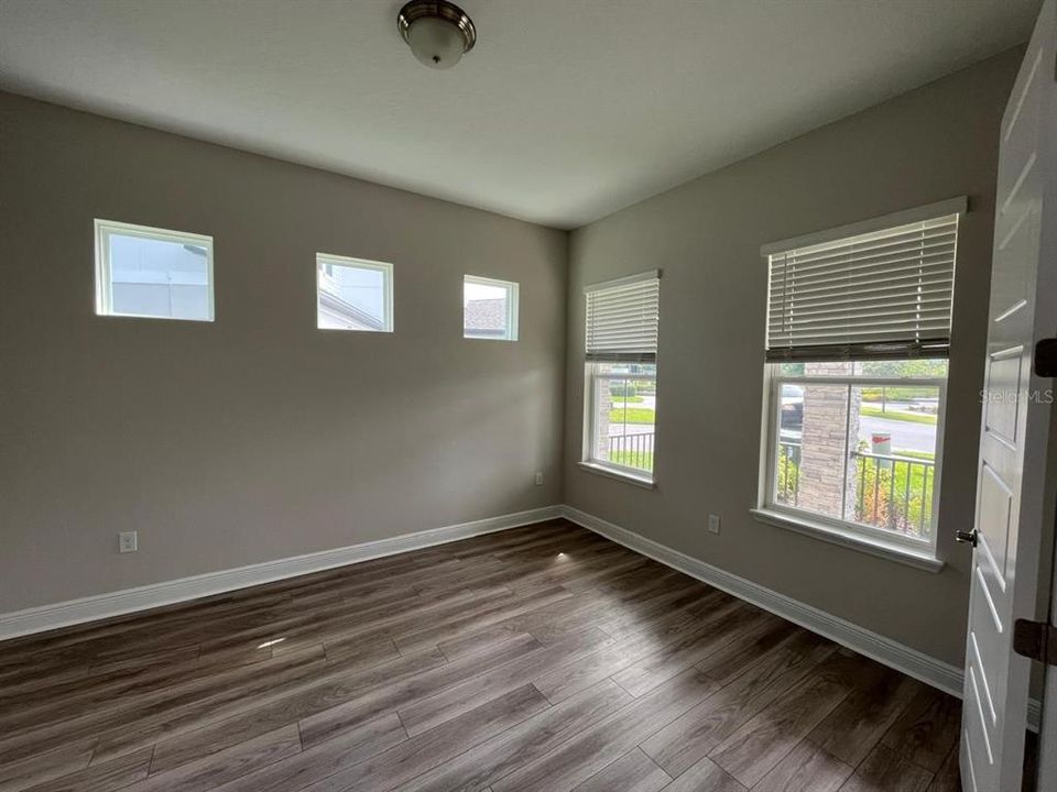 出租: $5,900 (5 贝兹, 4 浴室, 3878 平方英尺)