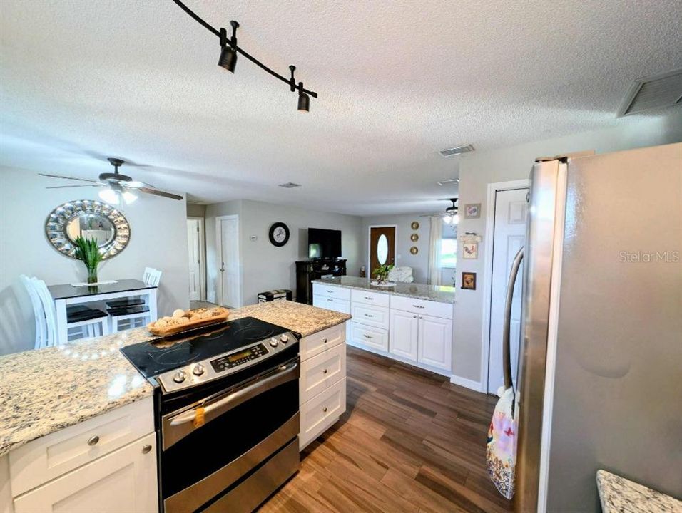 En Venta: $333,800 (3 camas, 2 baños, 1272 Pies cuadrados)