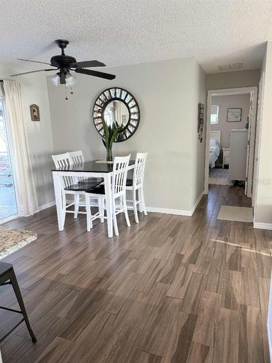 En Venta: $333,800 (3 camas, 2 baños, 1272 Pies cuadrados)