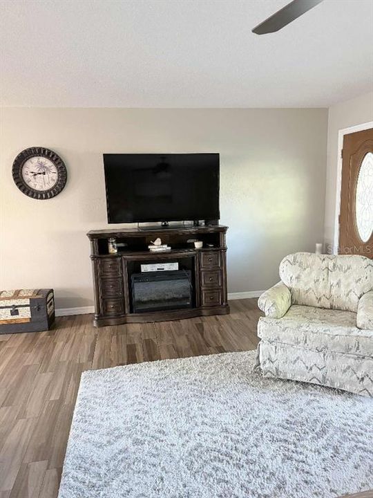 En Venta: $333,800 (3 camas, 2 baños, 1272 Pies cuadrados)