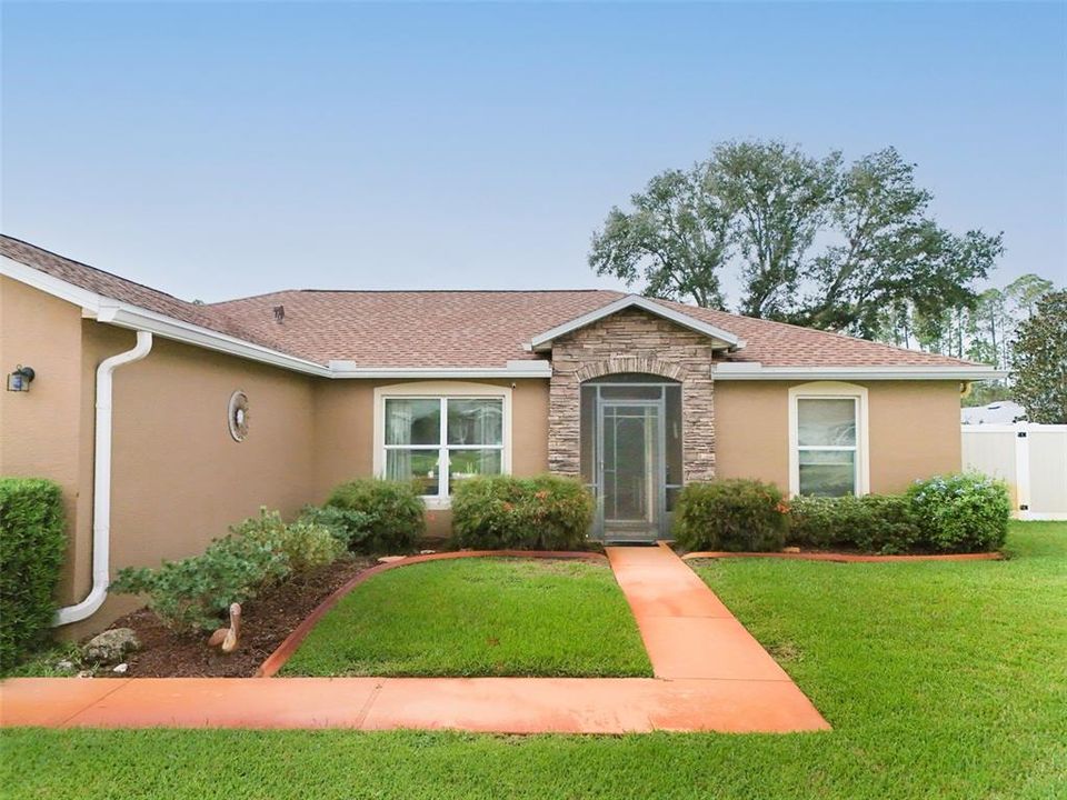 Под контрактом: $385,000 (3 спален, 2 ванн, 1929 Квадратных фут)