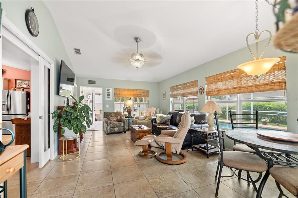 Под контрактом: $385,000 (3 спален, 2 ванн, 1929 Квадратных фут)