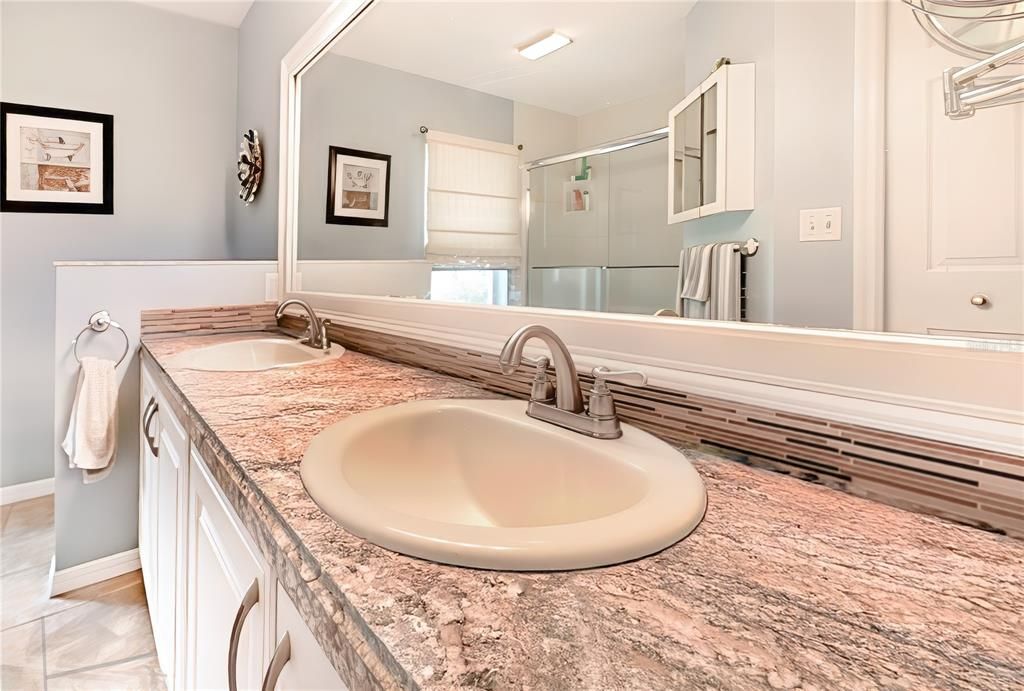 Под контрактом: $385,000 (3 спален, 2 ванн, 1929 Квадратных фут)