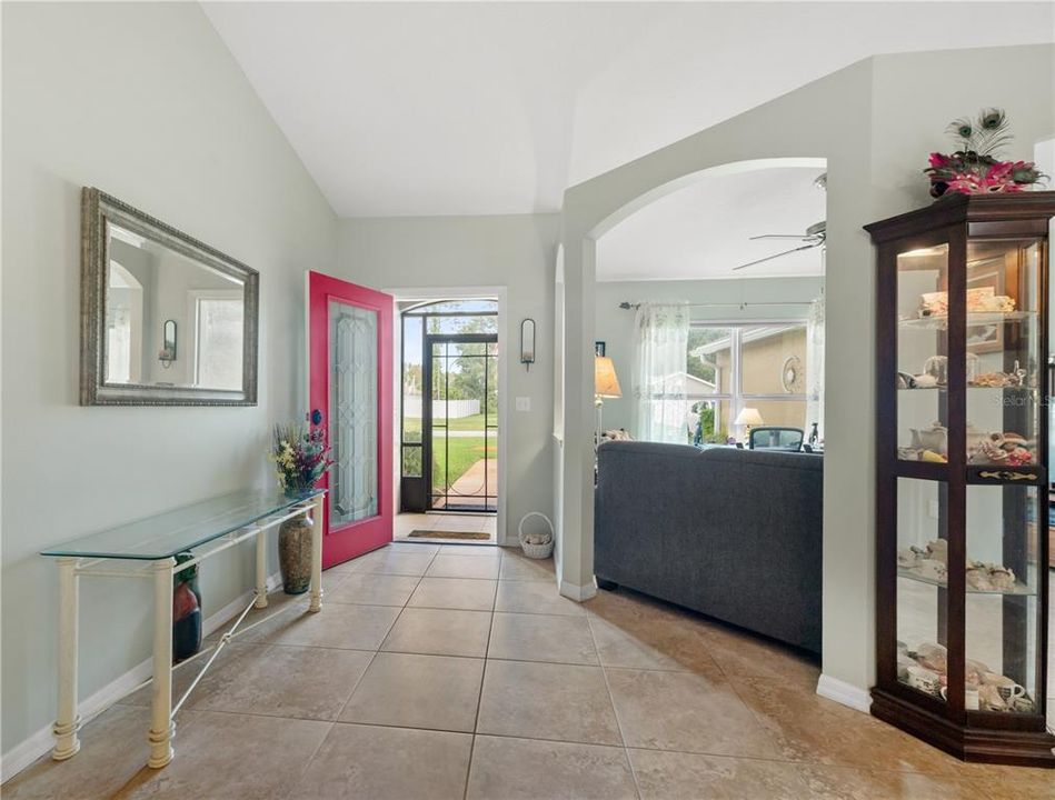 Под контрактом: $385,000 (3 спален, 2 ванн, 1929 Квадратных фут)