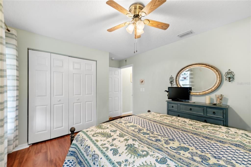 Под контрактом: $385,000 (3 спален, 2 ванн, 1929 Квадратных фут)