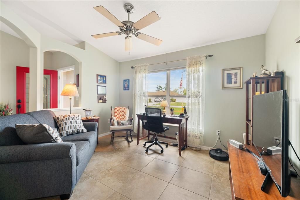 Под контрактом: $385,000 (3 спален, 2 ванн, 1929 Квадратных фут)