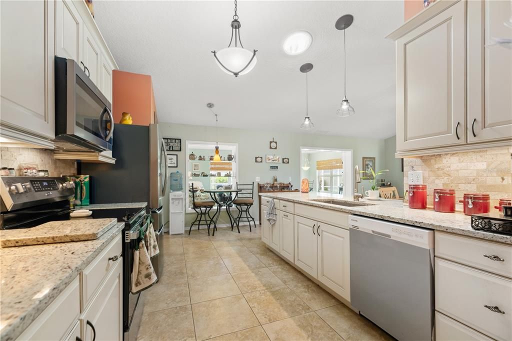 Под контрактом: $385,000 (3 спален, 2 ванн, 1929 Квадратных фут)