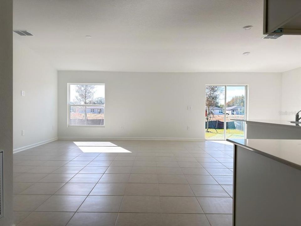 出租: $2,500 (4 贝兹, 2 浴室, 1824 平方英尺)