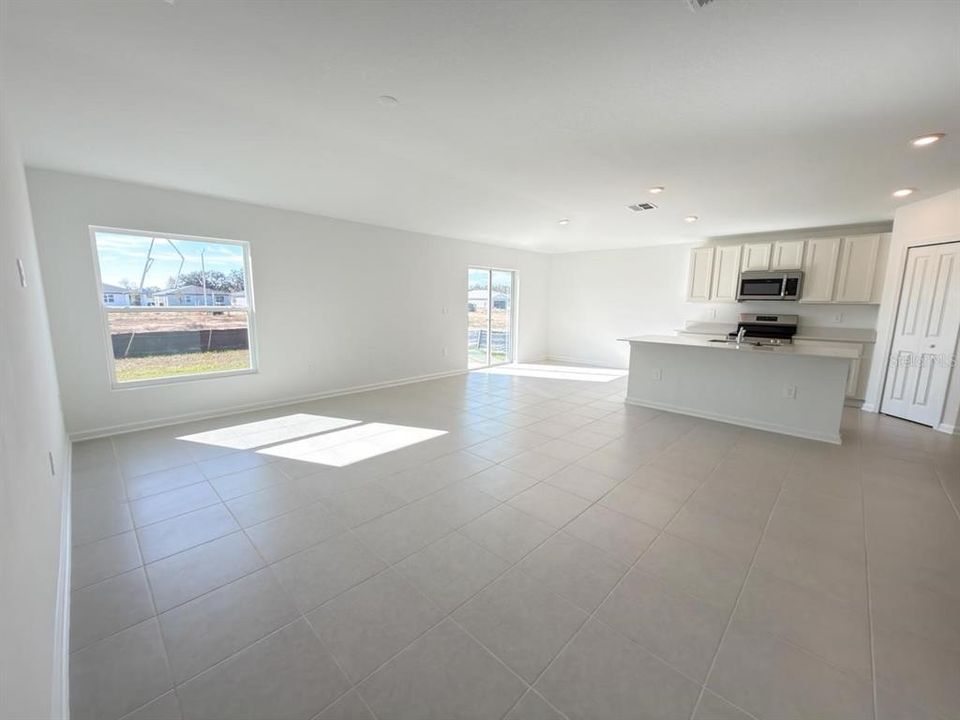 出租: $2,500 (4 贝兹, 2 浴室, 1824 平方英尺)