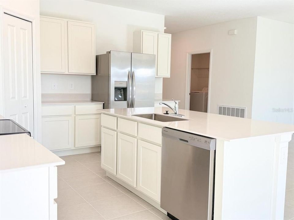 出租: $2,500 (4 贝兹, 2 浴室, 1824 平方英尺)