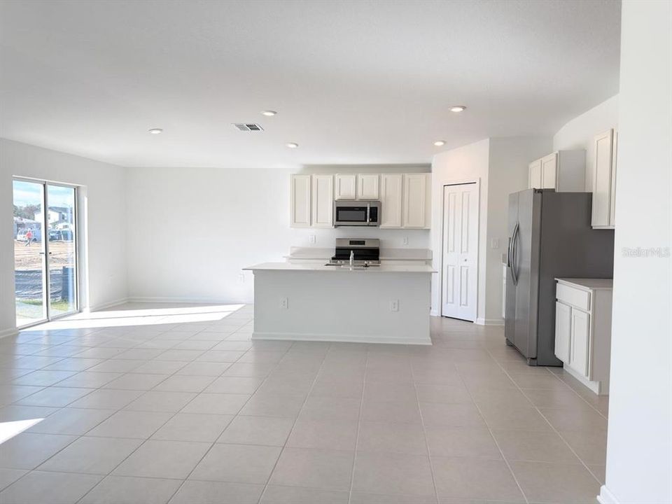 出租: $2,500 (4 贝兹, 2 浴室, 1824 平方英尺)