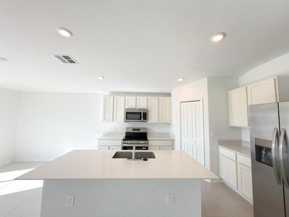 出租: $2,500 (4 贝兹, 2 浴室, 1824 平方英尺)