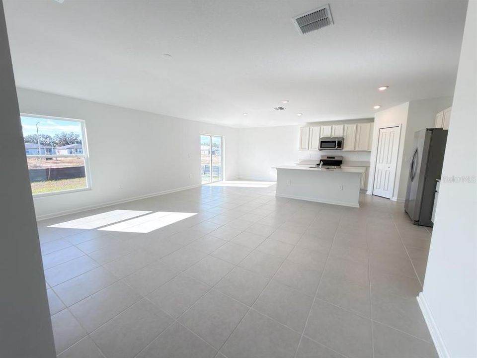 出租: $2,500 (4 贝兹, 2 浴室, 1824 平方英尺)