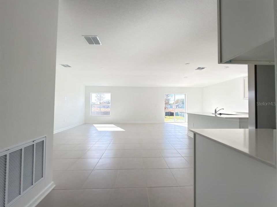 出租: $2,500 (4 贝兹, 2 浴室, 1824 平方英尺)