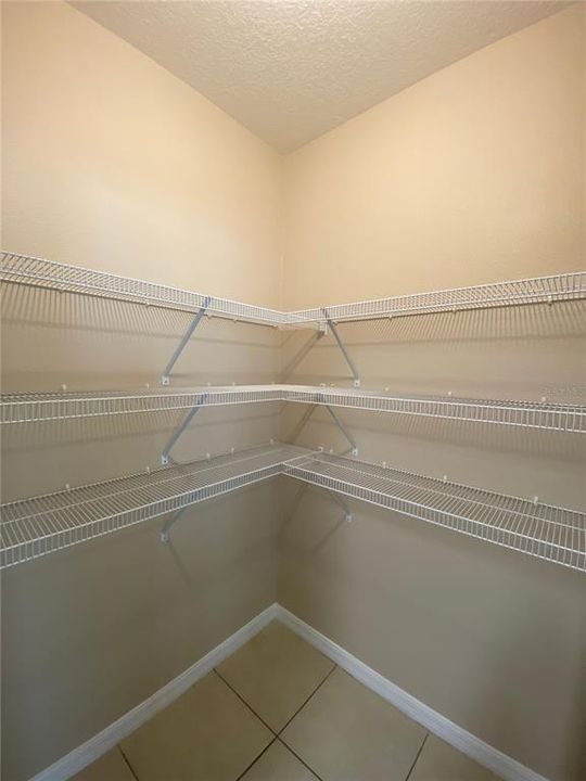 For Rent: $1,975 (4 beds, 2 baths, 1823 Square Feet)