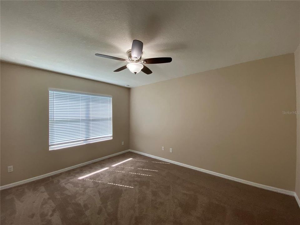 For Rent: $1,975 (4 beds, 2 baths, 1823 Square Feet)