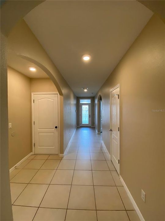 For Rent: $1,975 (4 beds, 2 baths, 1823 Square Feet)