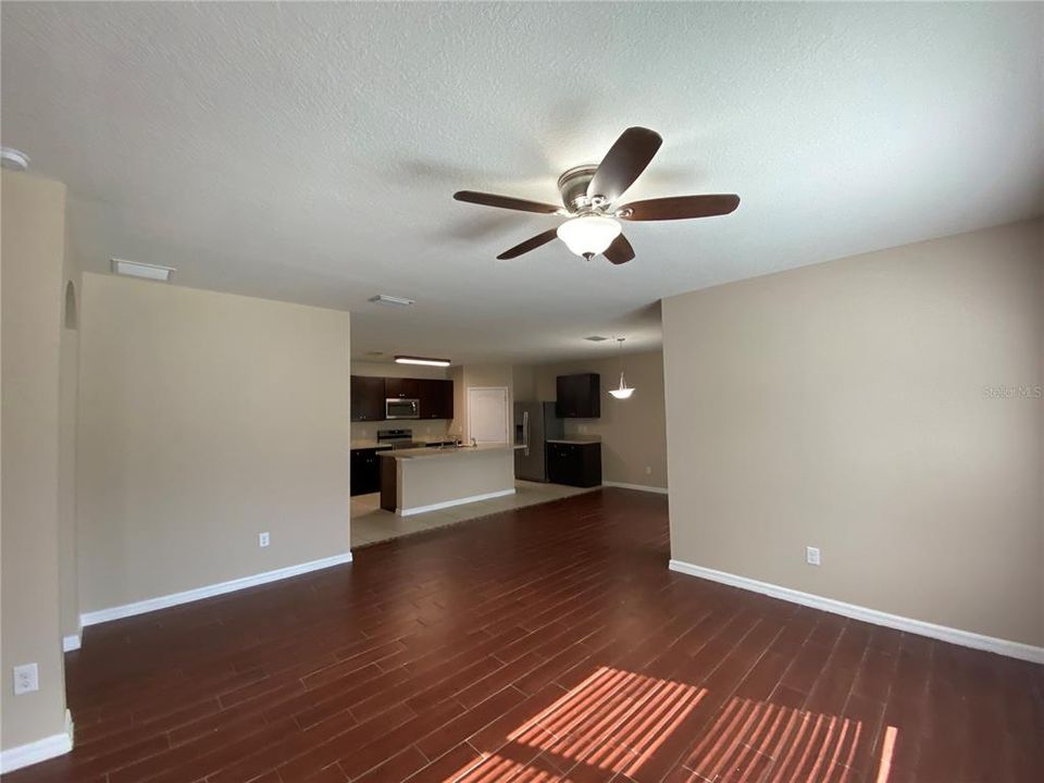 For Rent: $1,975 (4 beds, 2 baths, 1823 Square Feet)