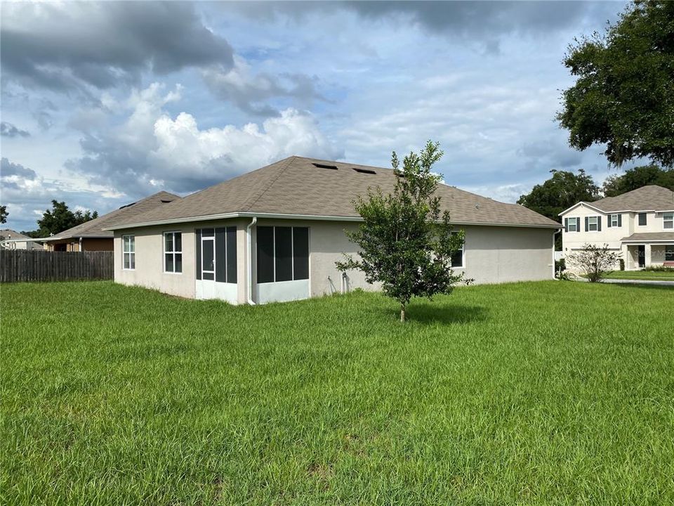 For Rent: $1,975 (4 beds, 2 baths, 1823 Square Feet)