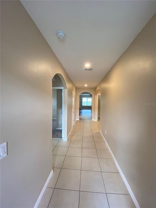 For Rent: $1,975 (4 beds, 2 baths, 1823 Square Feet)