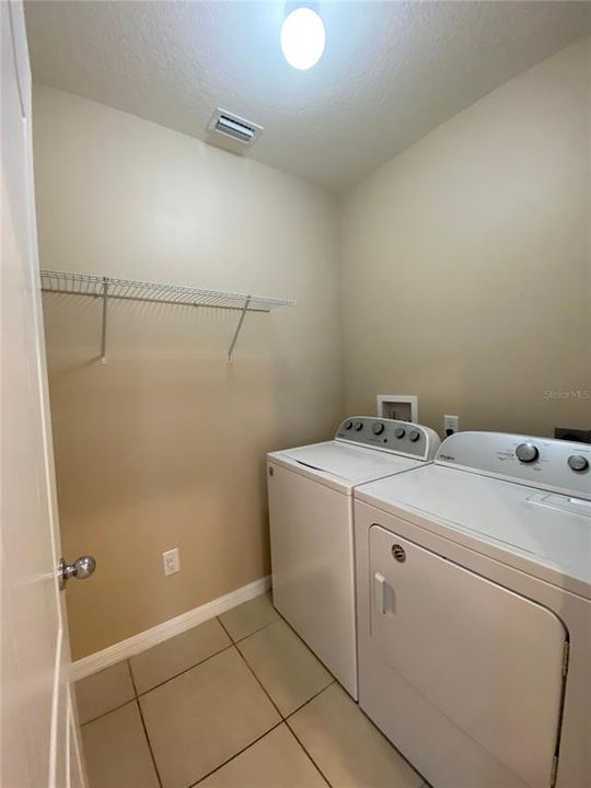 For Rent: $1,975 (4 beds, 2 baths, 1823 Square Feet)