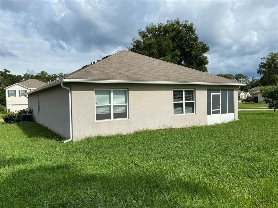 For Rent: $1,975 (4 beds, 2 baths, 1823 Square Feet)