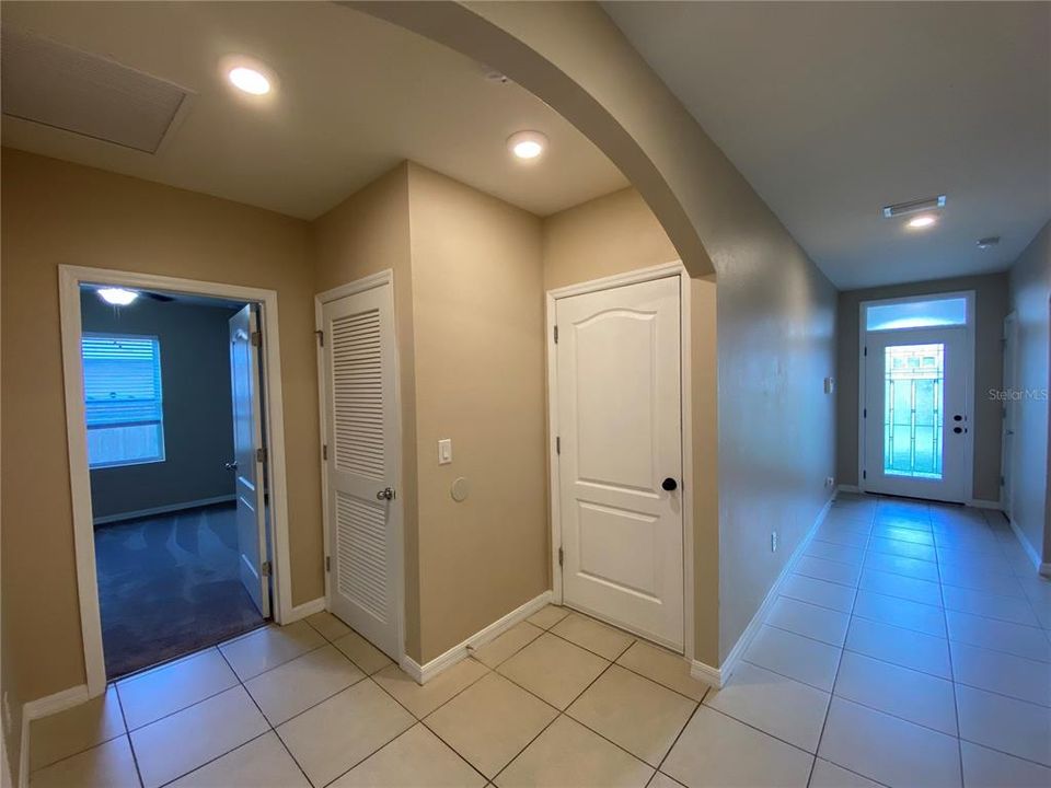 For Rent: $1,975 (4 beds, 2 baths, 1823 Square Feet)