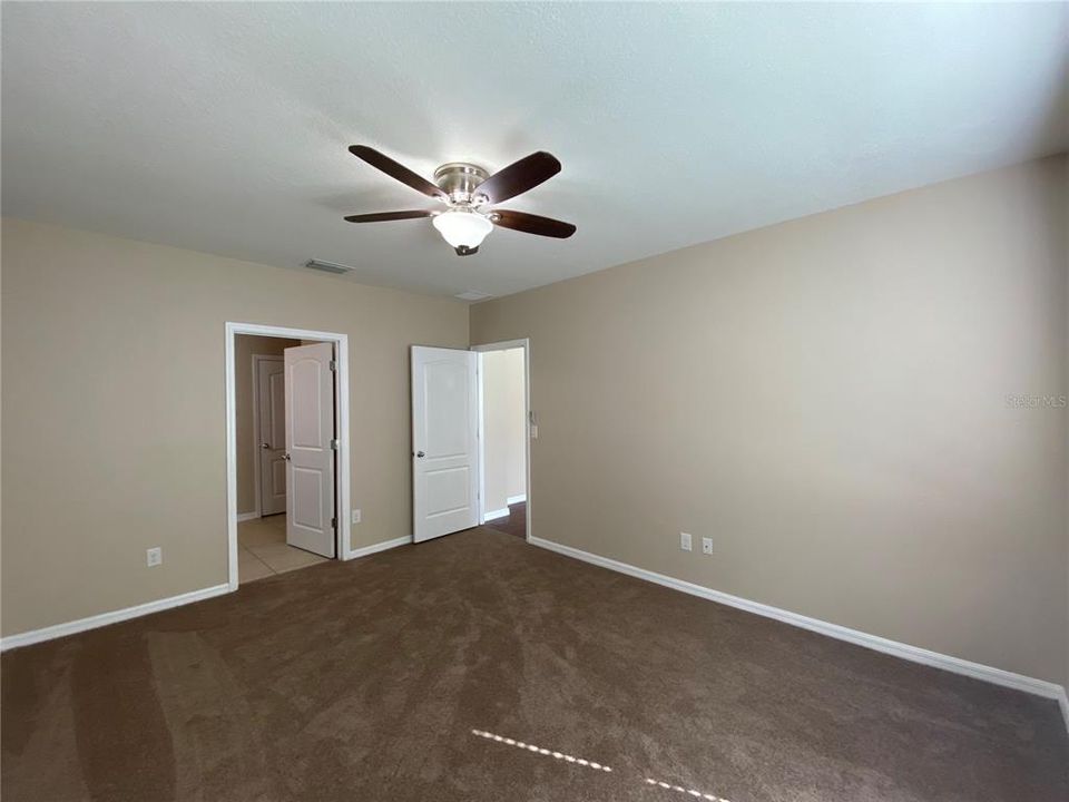 For Rent: $1,975 (4 beds, 2 baths, 1823 Square Feet)