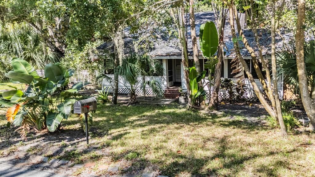 Recently Sold: $349,900 (2 beds, 1 baths, 910 Square Feet)