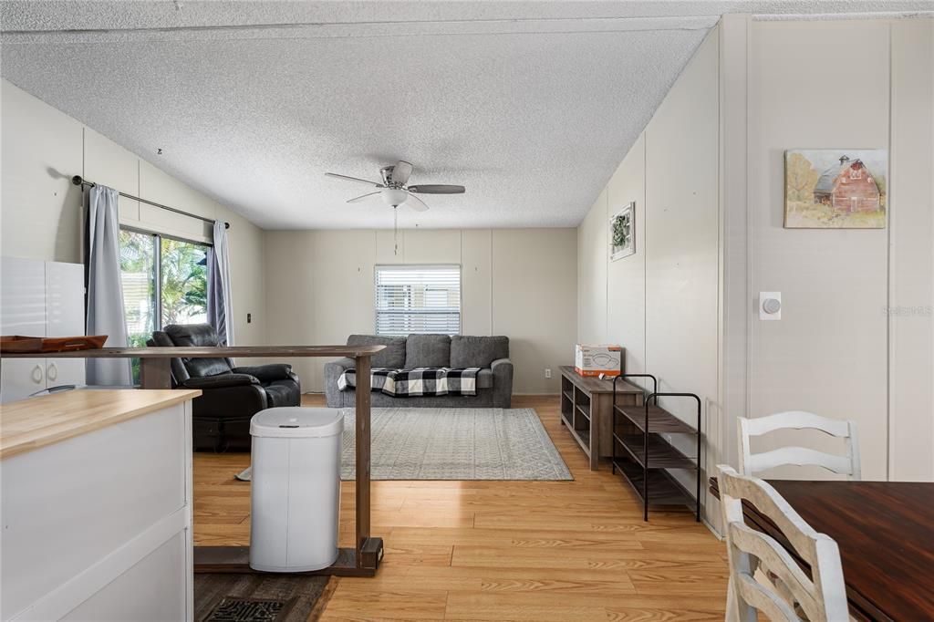 For Sale: $104,000 (2 beds, 2 baths, 832 Square Feet)