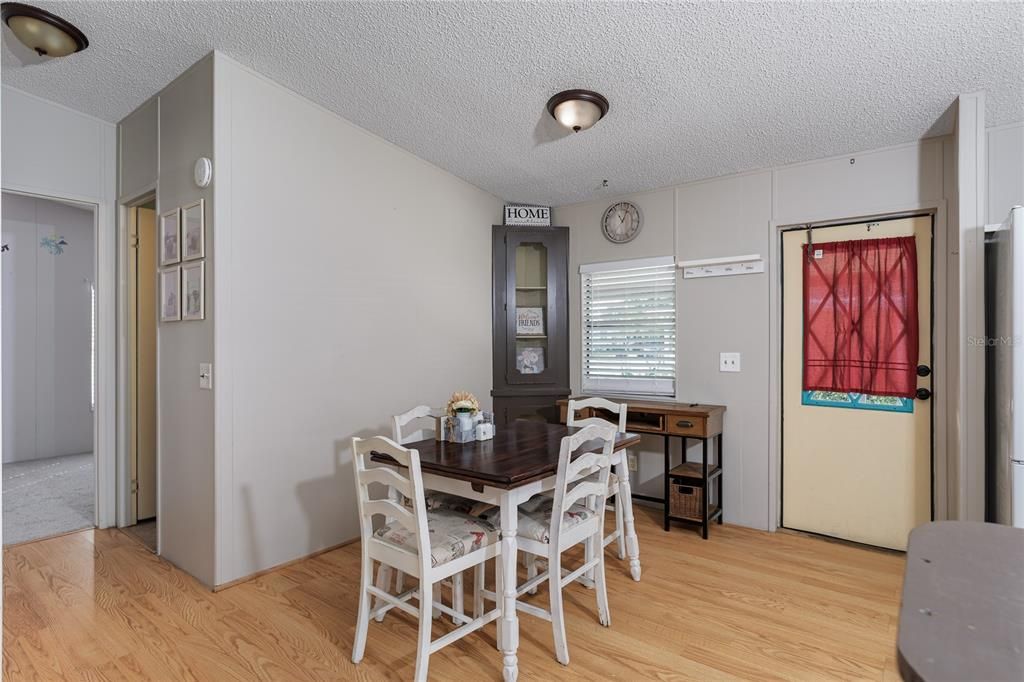 For Sale: $104,000 (2 beds, 2 baths, 832 Square Feet)