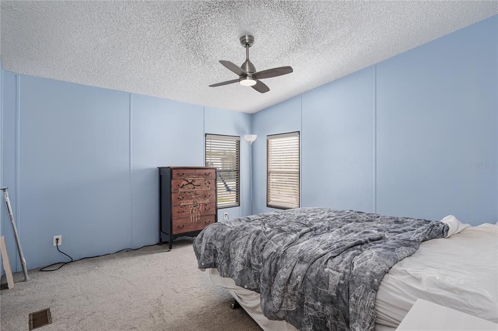 For Sale: $104,000 (2 beds, 2 baths, 832 Square Feet)